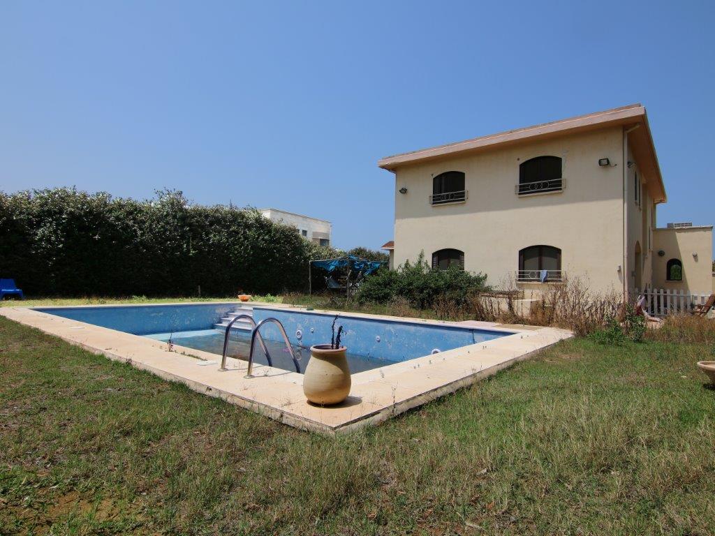 Villa à côté de la plage